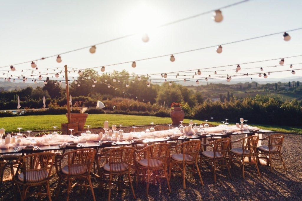  seating option for guests at the table 