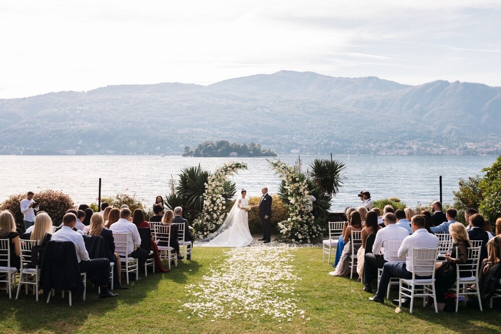  Wedding by the sea in Italy 